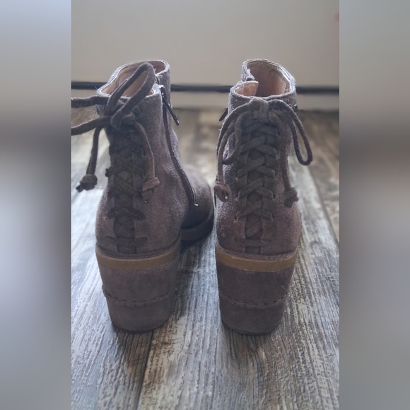 UGG Women's Size 6 Corrine Brown Suede Heeled Ankle Boots In Taupe - Picture 4 of 8